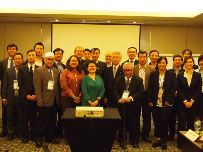 Steering Committee members and secretariat 