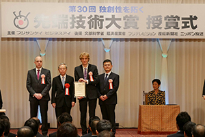 At the awards ceremony (Yoshinari Awaji (right), Ben Puttnam (second from right), Jose Manuel Delgado Mendinueta (left)).