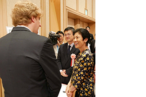 Discussion with Her Imperial Heighness Princess Takamado during the reception.