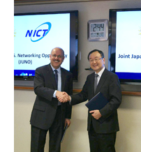 Right : Dr. Makoto Imase(Vice President of NICT) 　Left :  Dr. Farnam Jahanian (Assistant Director for Computer and Information Science and Engineering of NSF)