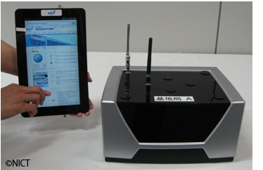 Fig. 1  A prototype of the tablet terminal (left) and the white-space WLAN base station (right).
