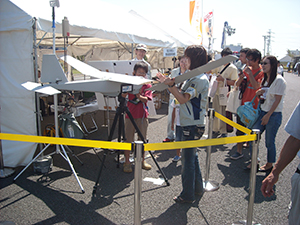 第34回九都県市合同防災訓練での無人飛行機の展示の様子