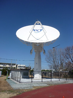 NICT本部（東京都小金井市）に設置されている直径11.3メートルの太陽風データ受信アンテナ