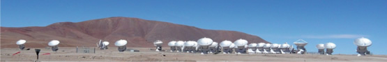 図1　誕生したALMA望遠鏡（2013年3月14日撮影）