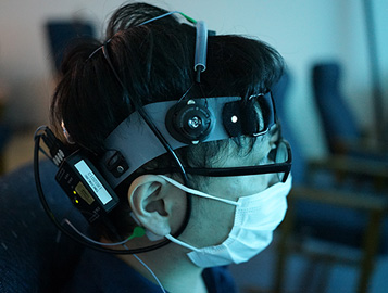 映像視聴中の脳波（EEG）計測