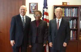 Center, Dr. Mallet (acting General Director, NSF), on her right, Dr. Yahanian (Director), on her left, Dr. Sakauchi (NICT President)