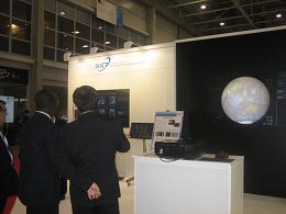 Director of ITU-D visits the NICT exhibit