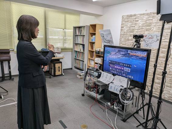 リアルタイム手話放送の様子