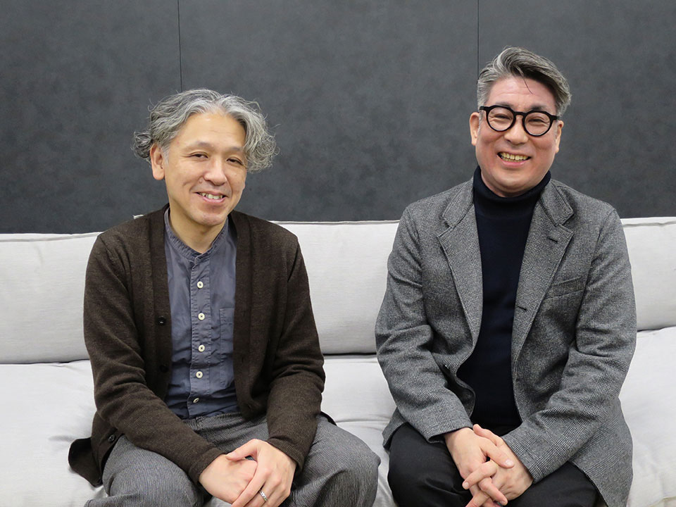 富士通デザインセンターの浅川玄さん(左)と杉妻謙さん(右)