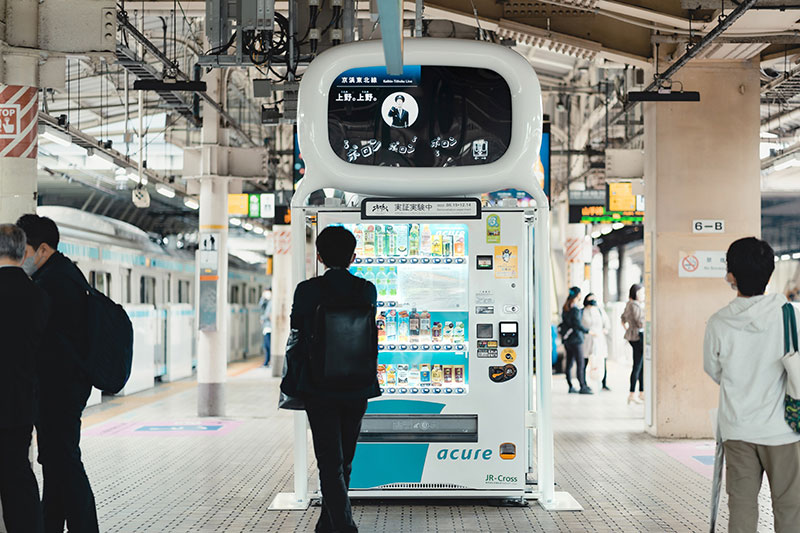 実証実験として期間限定でJRの駅ホームに設置された「エキマトペ」1