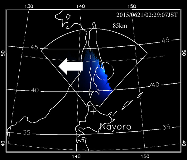図6 . 図5に写っている夜光雲が高度85kmにあると仮定して、地図上に投影した夜光雲分布図。