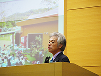 富田理事による講演 富田理事による講演