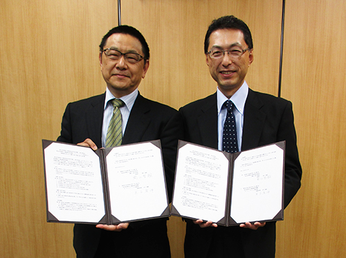 産総研 関口智嗣情報・人間工学領域長(左)と、NICT米子房伸オープンイノベーション推進本部長(右) 産総研 関口智嗣情報・人間工学領域長(左)と、NICT米子房伸オープンイノベーション推進本部長(右)
