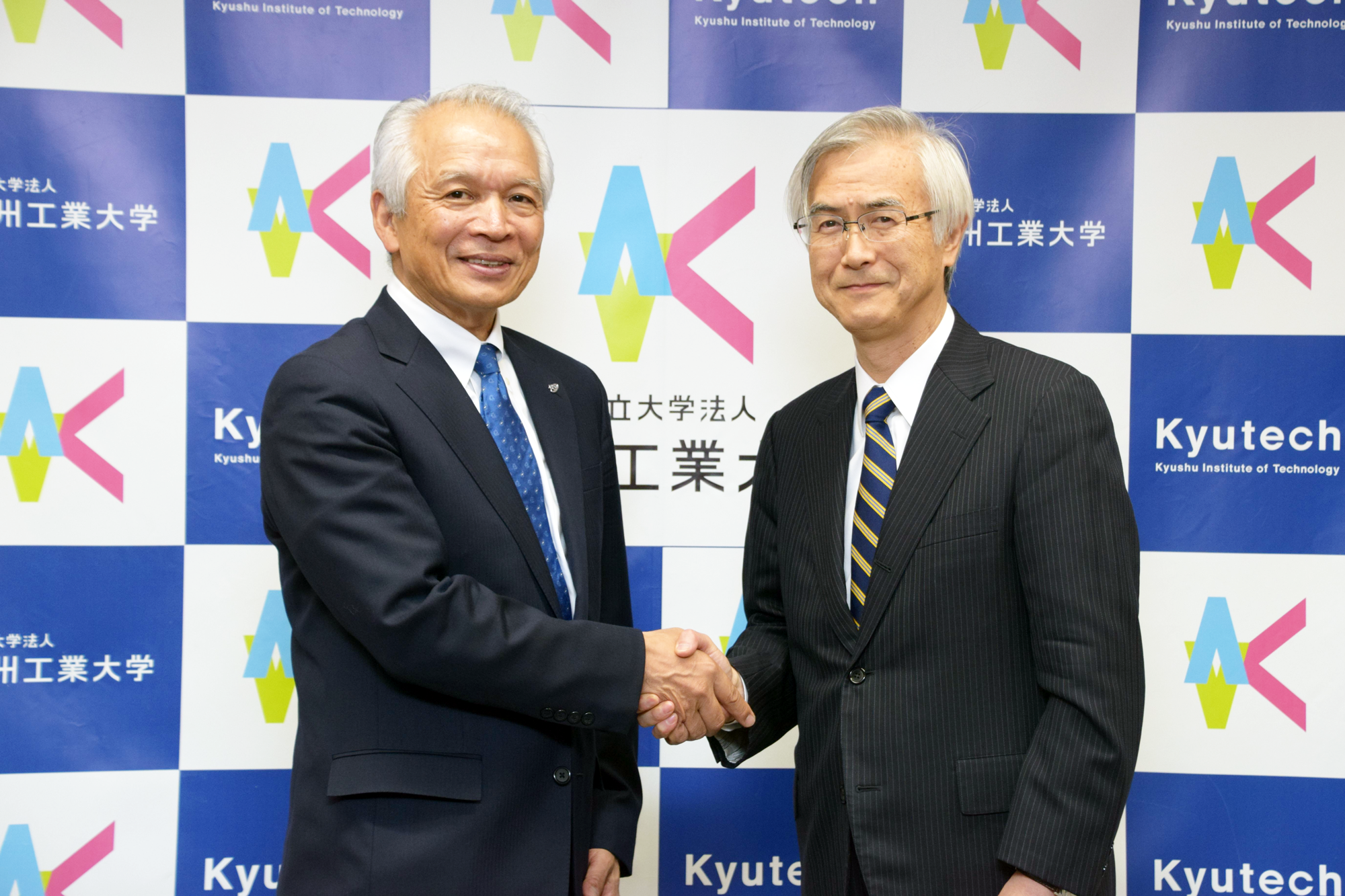 NICT 徳田英幸理事長(左)と九工大 尾家祐二学長(右) NICT 徳田英幸理事長(左)と九工大 尾家祐二学長(右)