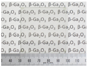 図2： 融液成長法により作製した2 インチ角単結晶&beta;-Ga2O3 基板