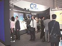 多くの来場者で賑う展示場