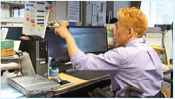 機構の電子決裁システムの運用・管理は吉田さんに一任されている