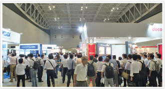 ●通路にまで人が溢れかえり、多数の来場者で賑わう展示会場