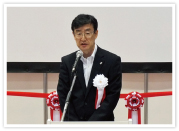 ●開会式で主催者挨拶を行う熊谷博NICT理事