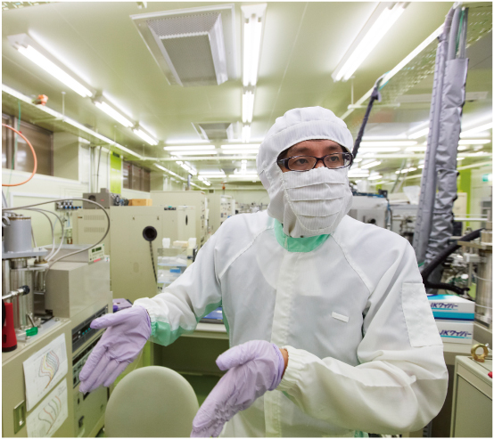 ●クリーンルーム内の超伝導窒化ニオブ薄膜成膜装置