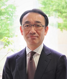 研究センター長 井上 真杉 研究センター長 井上 真杉
